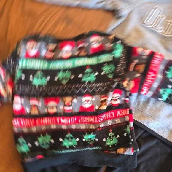 Old Navy Gray Fleece and Holiday Sweater Black Pants Outfits🛍 Bundle ANY 6/36 - Picture 6 of 6